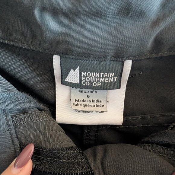 MEC Women’s Nylon Hiking Pants Size 6 Dark Grey Gorpcore Outdoors Cargo - Picture 3 of 16